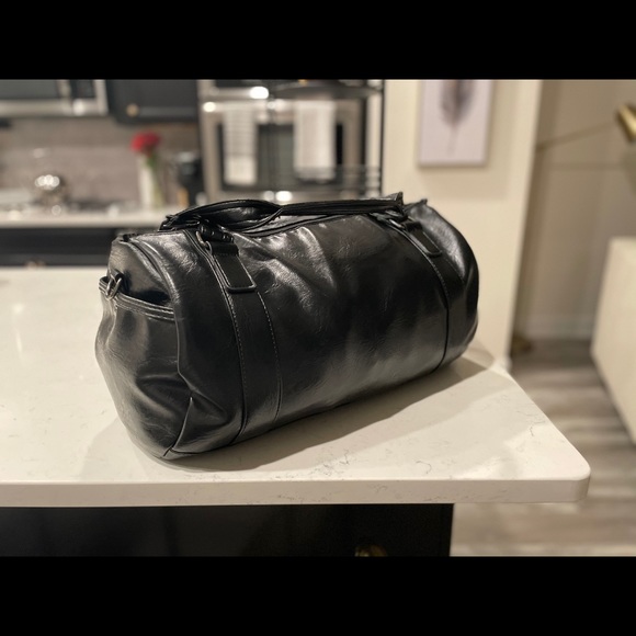 Leather duffle bag - Picture 2 of 3